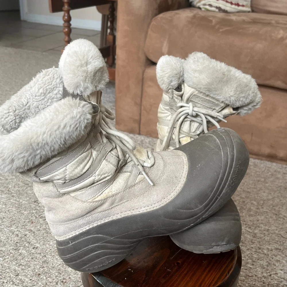 Columbia Women's Tan and Gray Winter Boots Sz 9